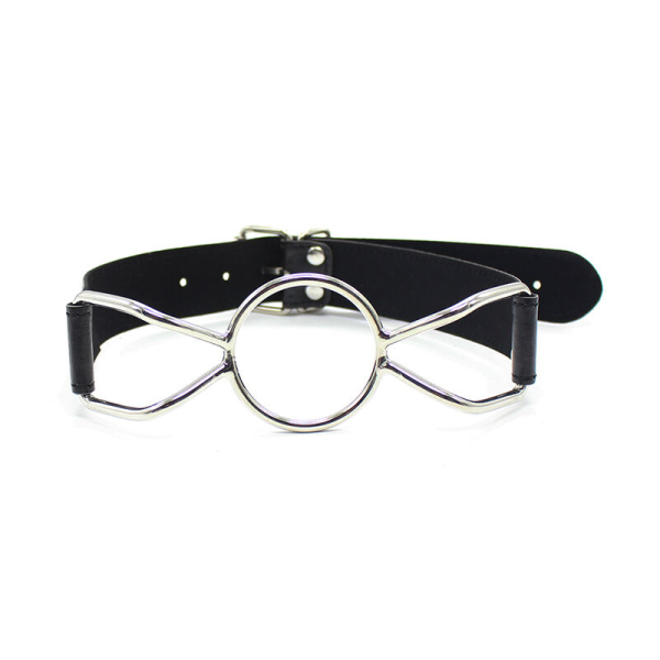 Collar negro de cuero con anilla metálica