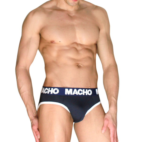 Hombre musculoso con calzoncillos negros ajustados