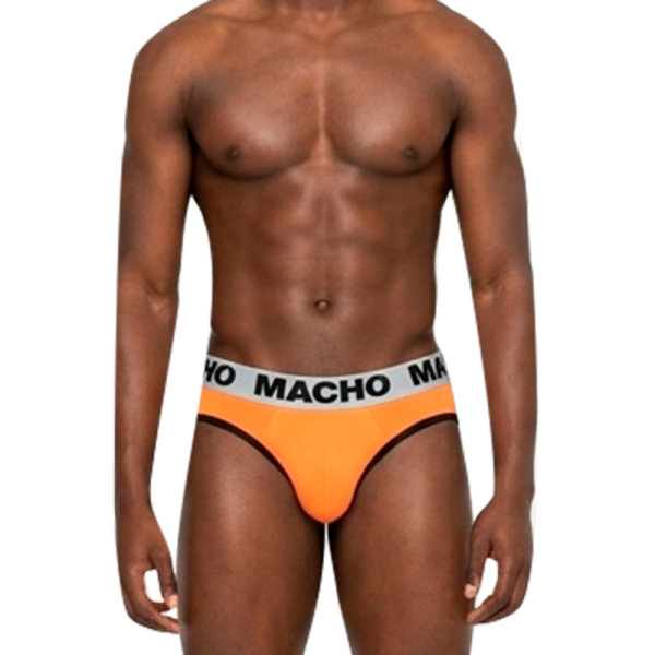 Hombre con calzoncillos naranjas y torso musculoso