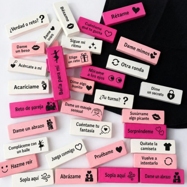 Bloques tipo Jenga con retos románticos en español