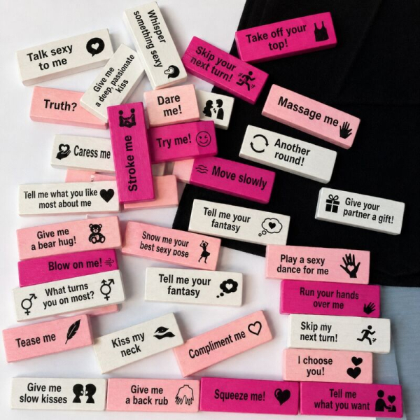 Bloques rosas con retos románticos y atrevidos