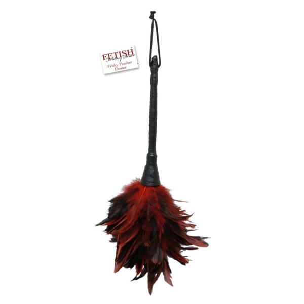 Plumero de plumas rojo y negro con mango negro